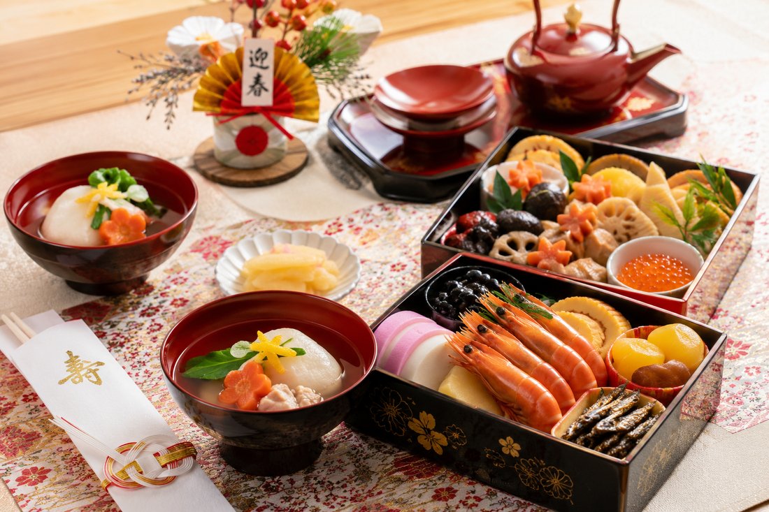 おせち料理とお雑煮のお正月の食卓